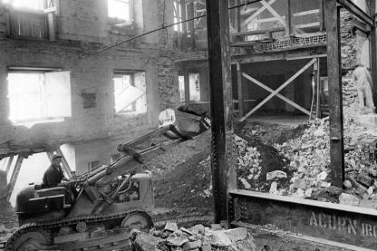 Black and white photo of a bulldozer renovating the White House