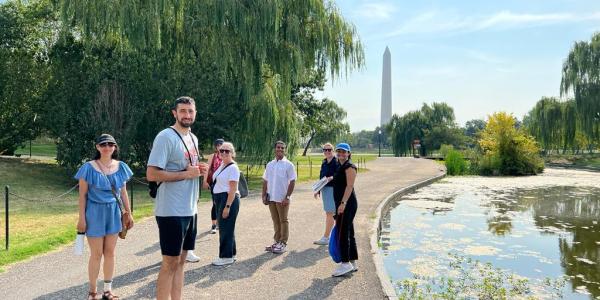 Students and faculty enjoying a sunny day on the National Mall.