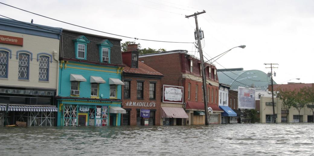 Residents inspect flood conditions after Hurricane Isabel reached Annapolis, Md., on Sept. 19, 2003. (Photo by Michael Land/Chesapeake Bay Program)