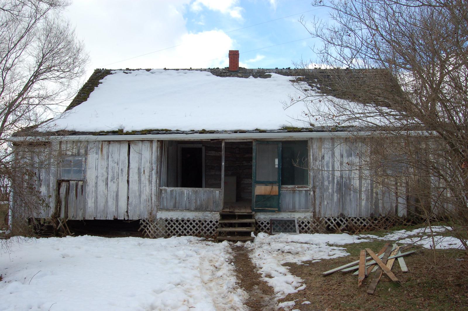 Click for more information about Clermont Farm Log Building
