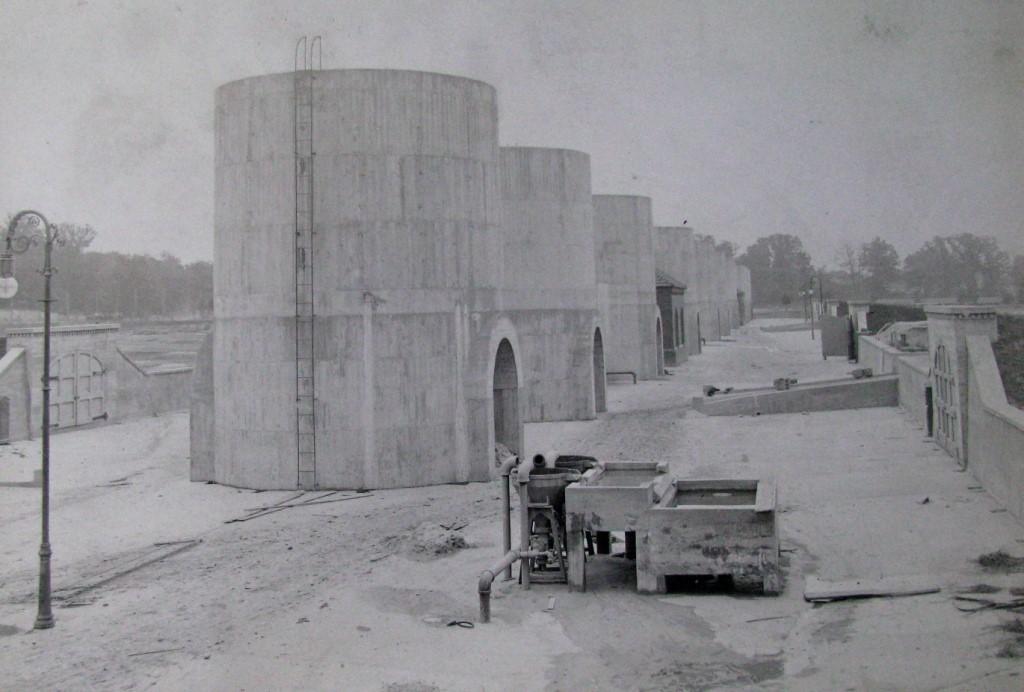 1904 image of the concrete silos.
