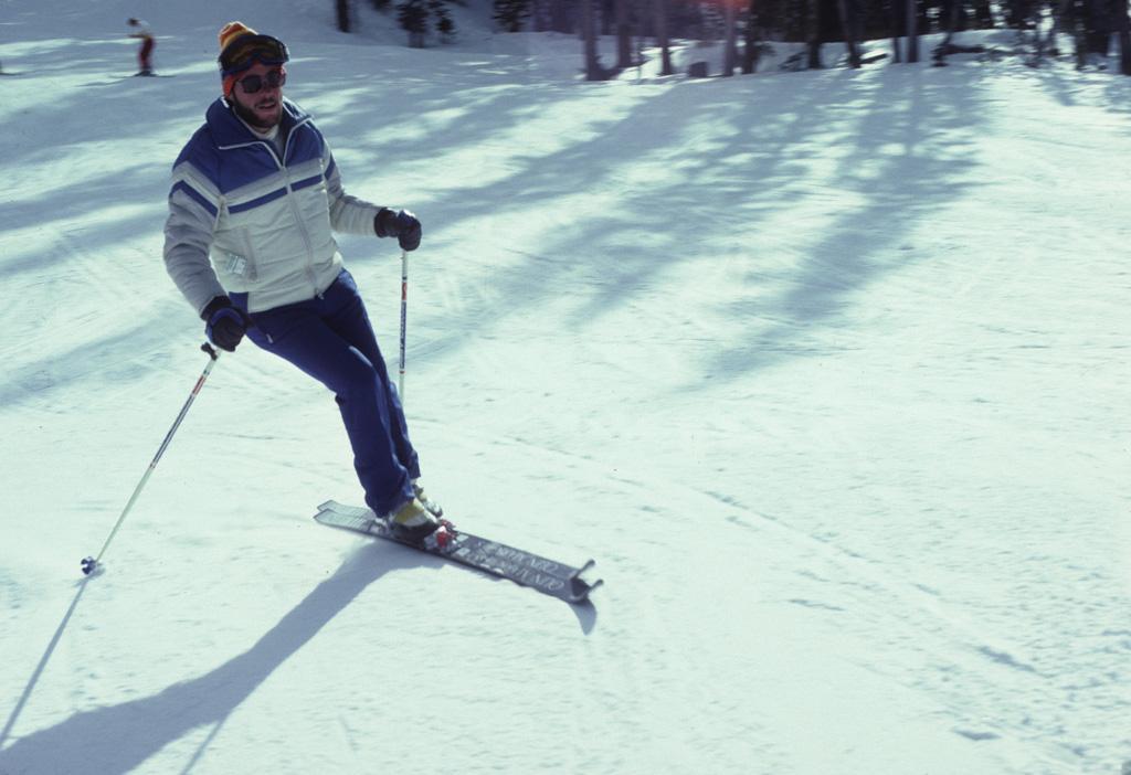 Roger Lewis skiing.