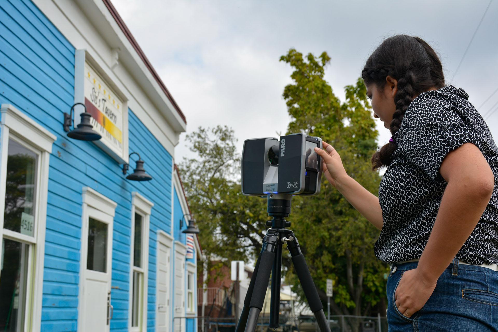 A student using a Lidar machine